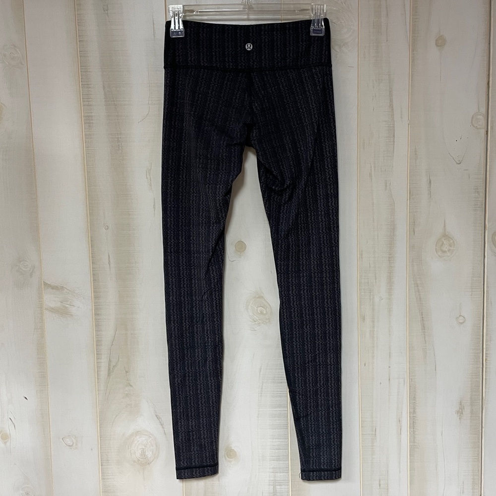 Lululemon Black And Gray Zig Zag Pattern Leggings Sz S - Picture 2 of 4